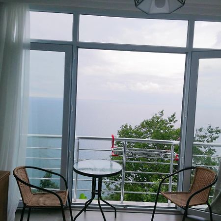 Albatross Kvariati Guest House Esterno foto