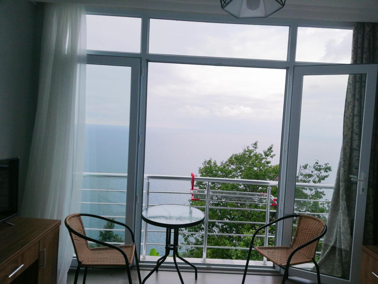 Albatross Kvariati Guest House Esterno foto