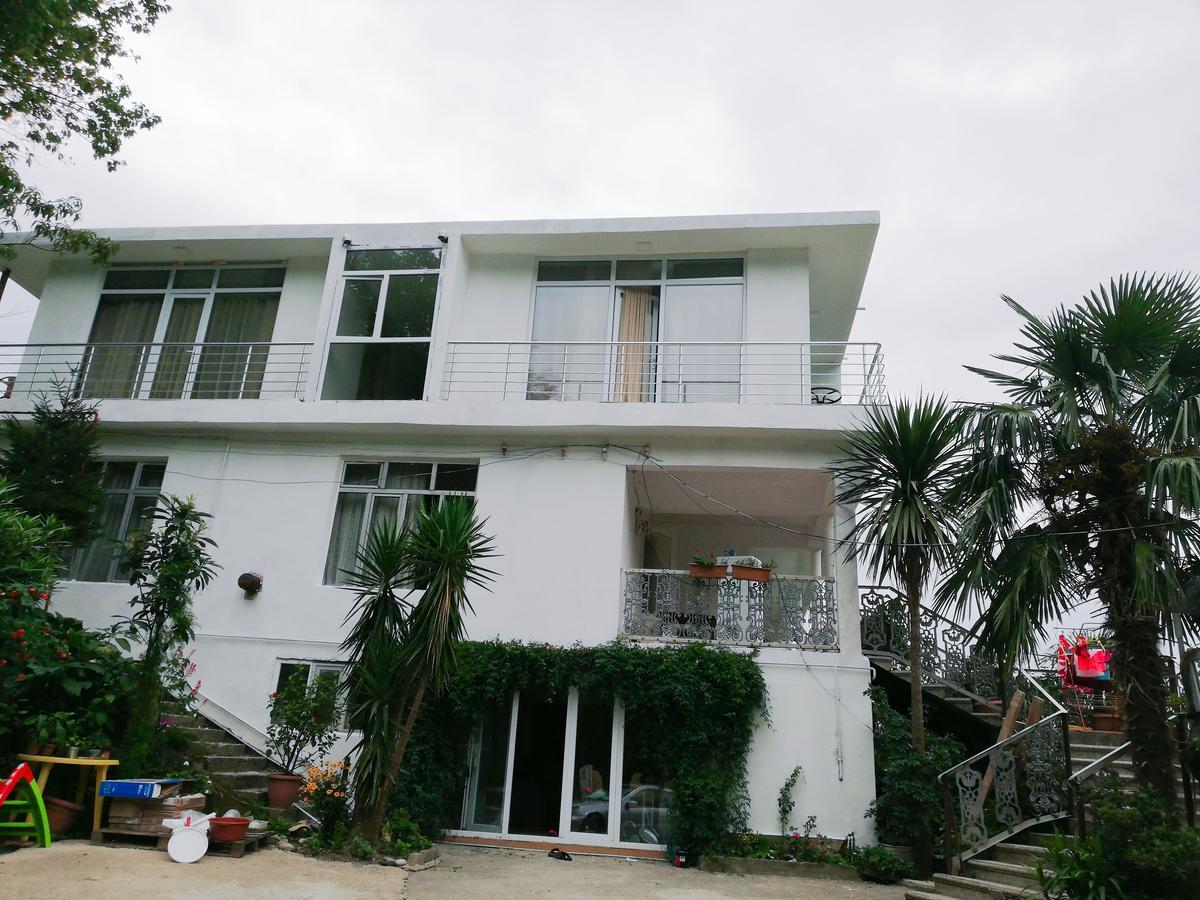 Albatross Kvariati Guest House Esterno foto