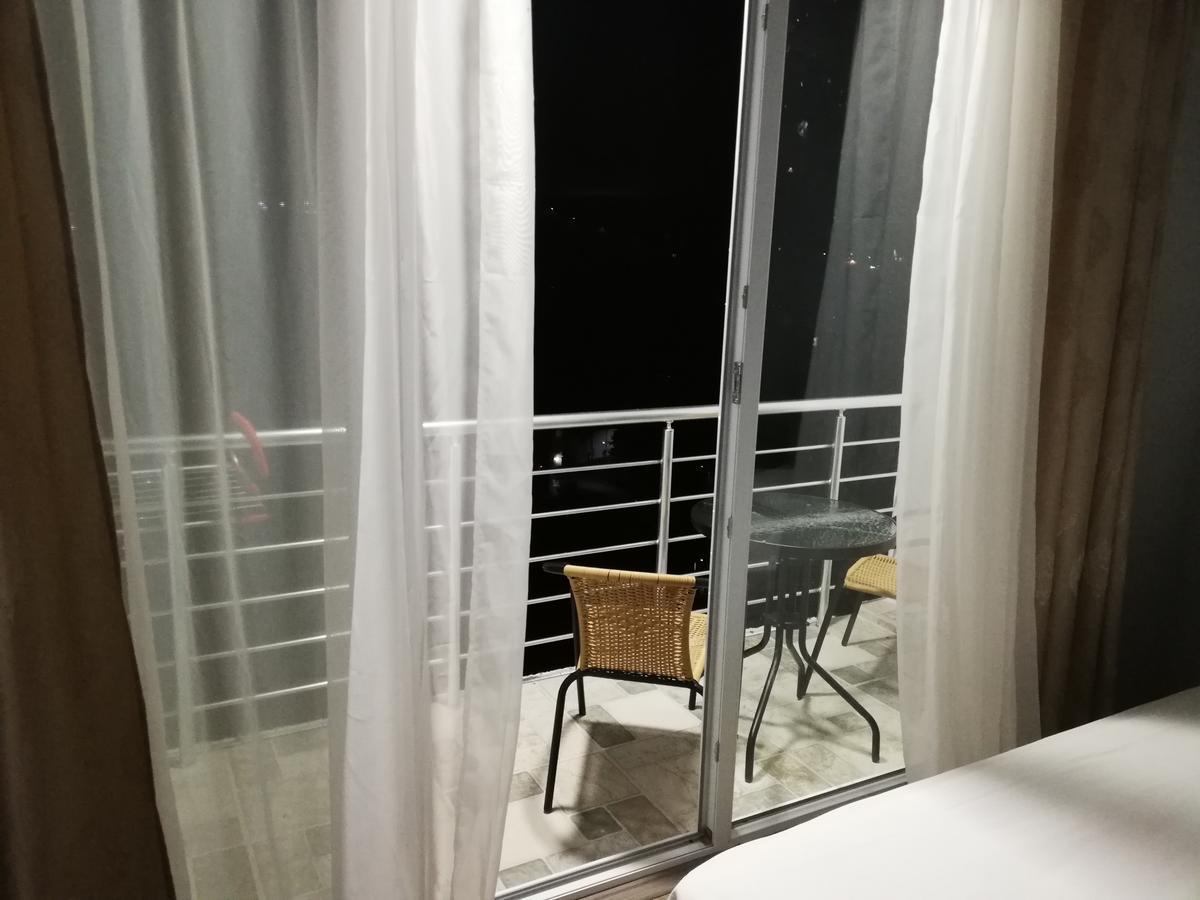 Albatross Kvariati Guest House Esterno foto