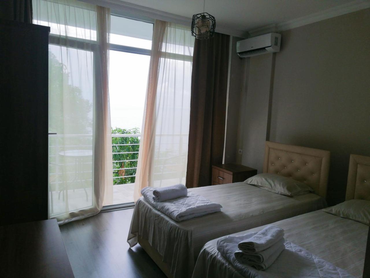 Albatross Kvariati Guest House Esterno foto